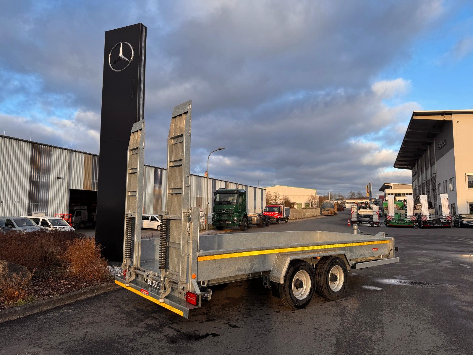 Fahrzeugabbildung Wörmann BauTL105.55/200 Rampen verzinkt