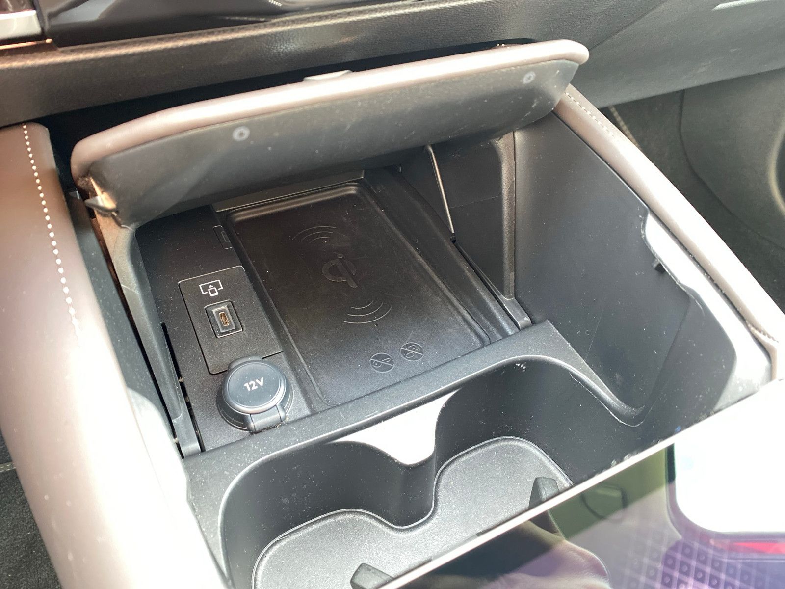 Fahrzeugabbildung DS Automobiles DS4 PT130 Autom. OPERA *Schiebedach*Leder*360°Ca