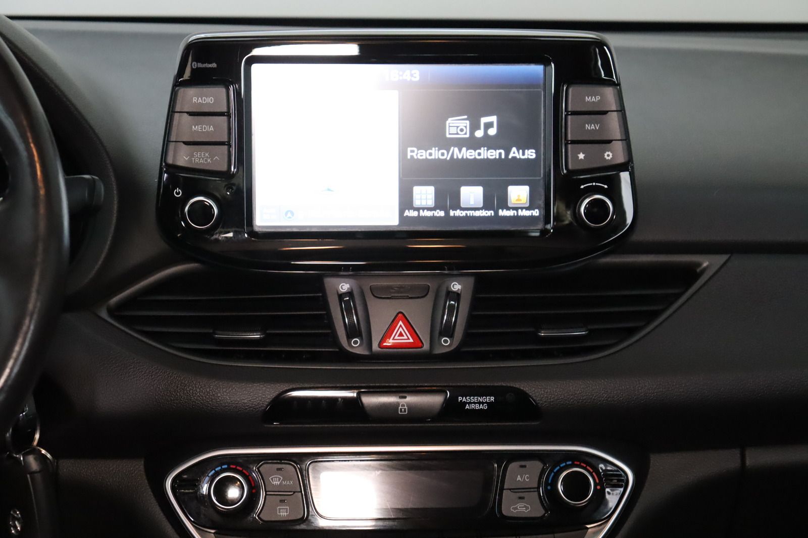 Fahrzeugabbildung Hyundai i30 1.4i * SHZ * Navi * DAB+ * Klima * YES!