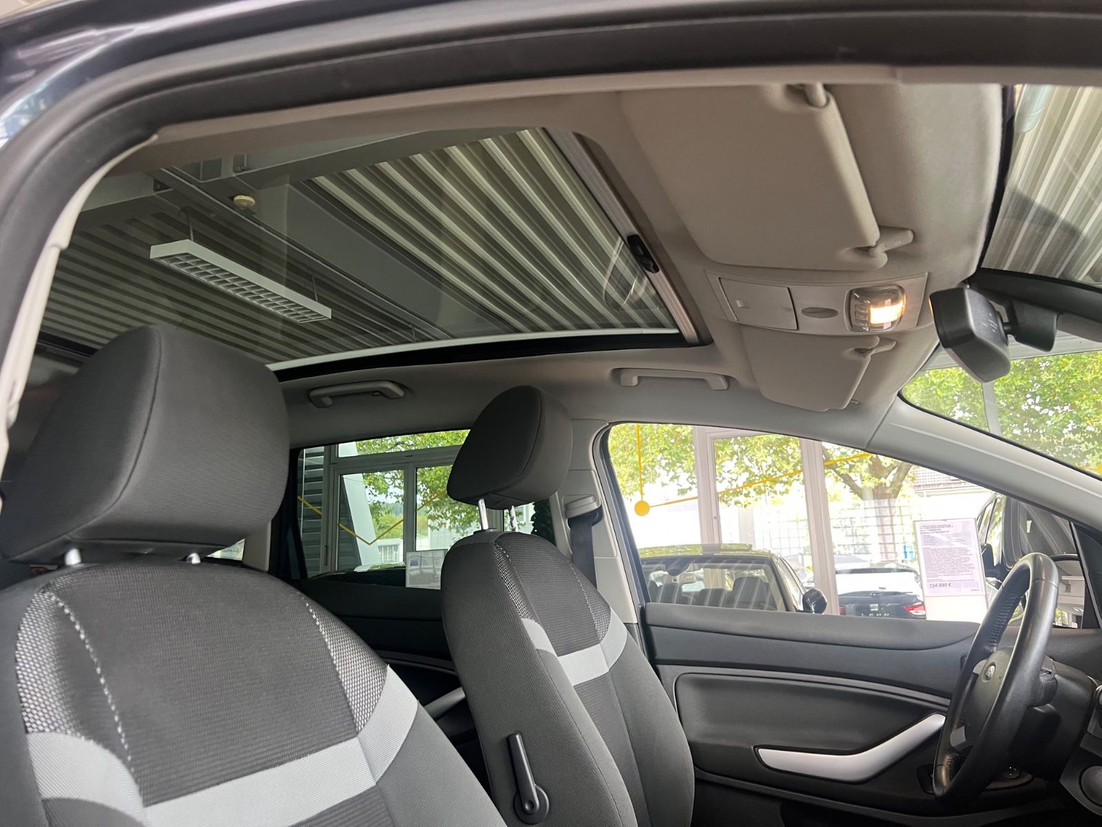 Fahrzeugabbildung Ford Kuga Champions 4x4 Edition *PANO*NAVI*