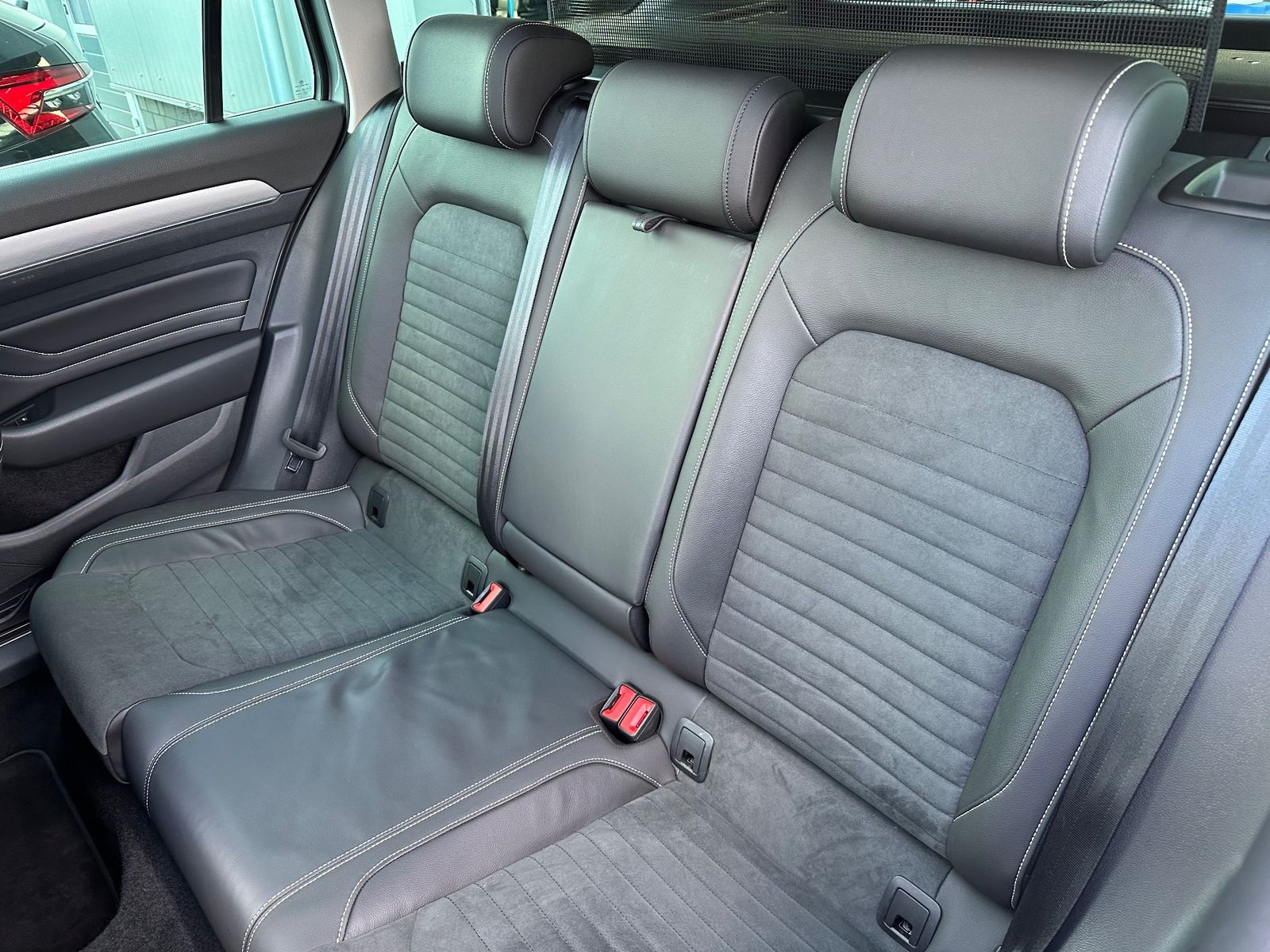 Fahrzeugabbildung Volkswagen Passat Variant 1.4 TSI DSG GTE NAV+IQ-LIGHT+PANO