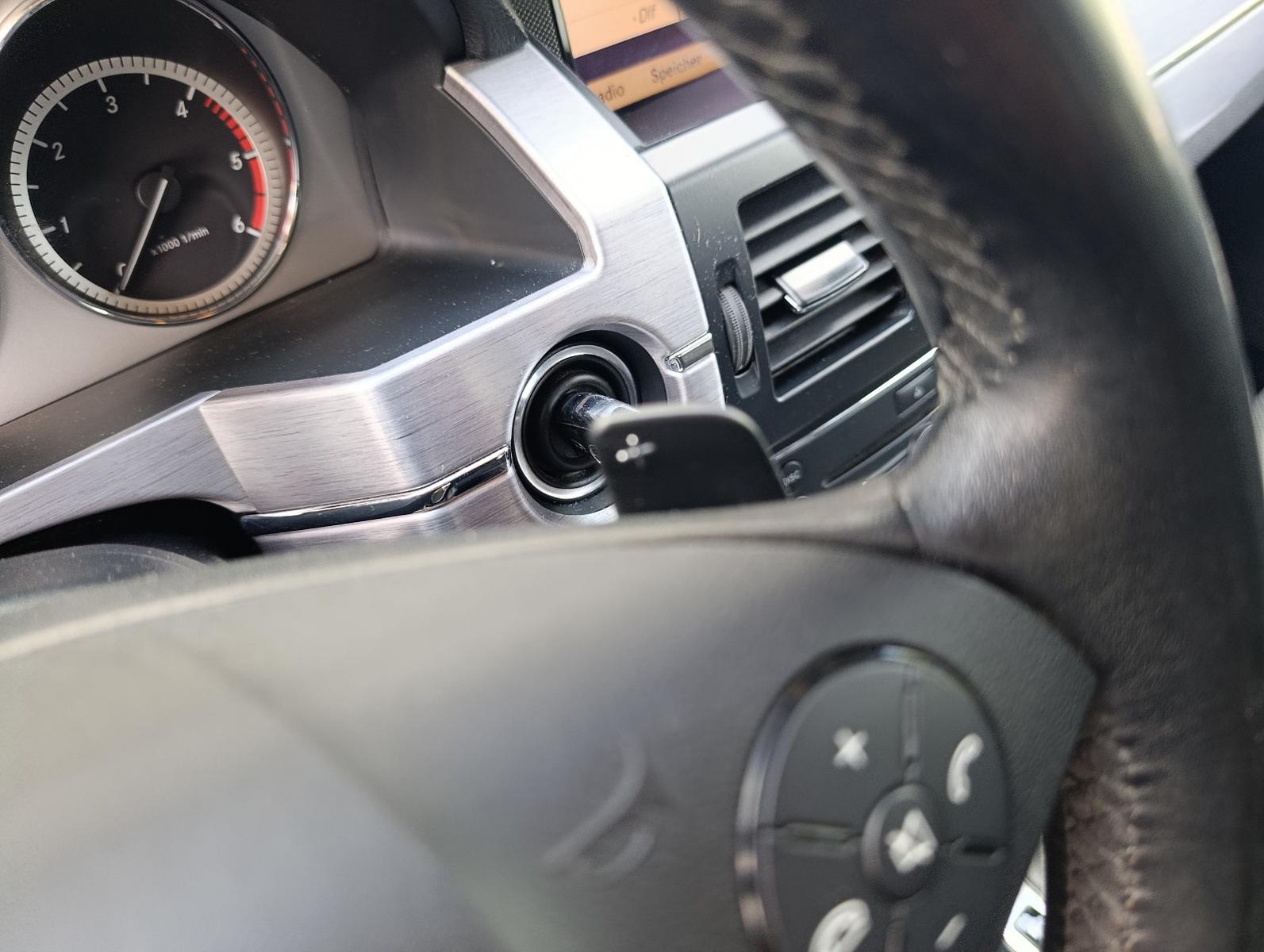 Mercedes-Benz GLK350 2011 — photo 17