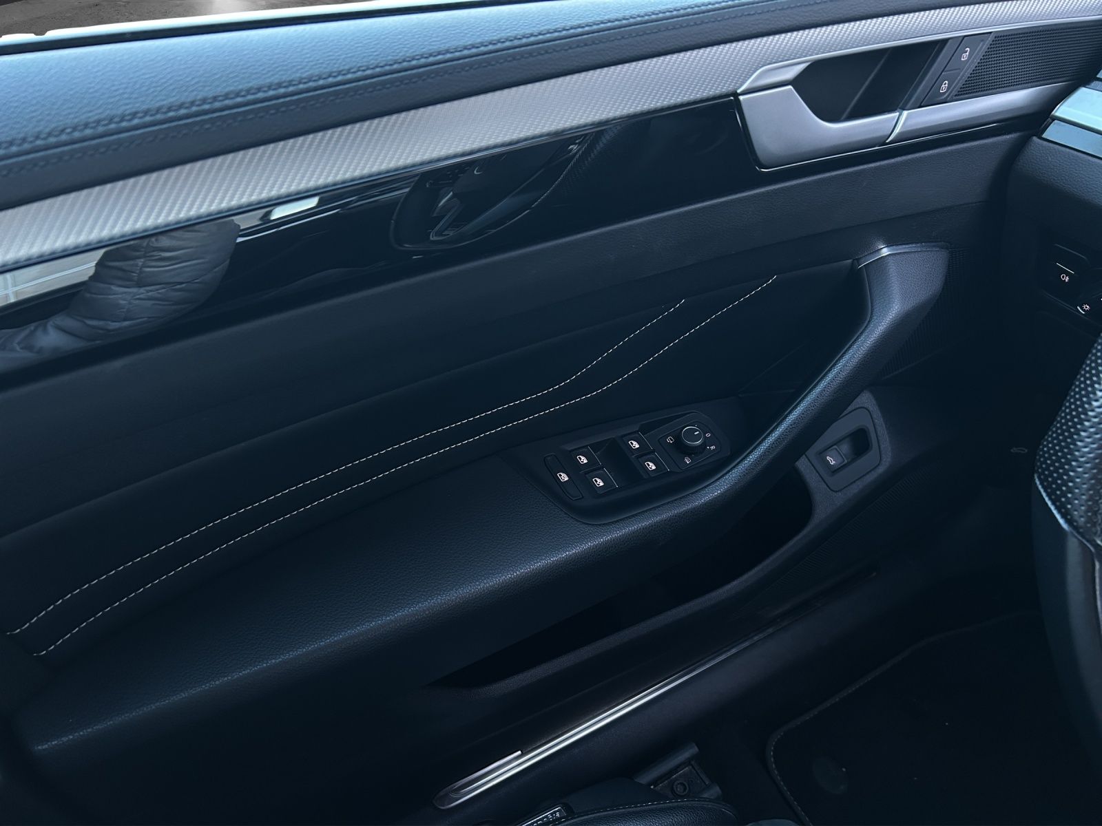 Fahrzeugabbildung Volkswagen Arteon SB R-Line TDI DSG LED ACC SHZ PDC Navi Kl