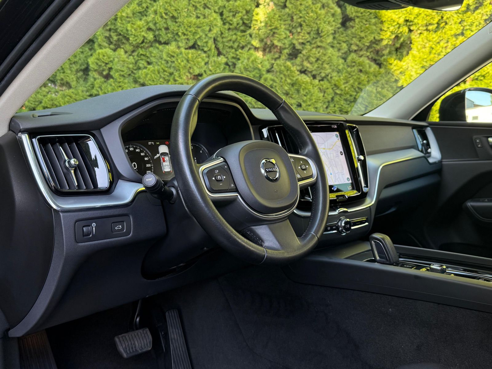 Fahrzeugabbildung Volvo XC60 Momentum Pro 2WD LED+NAVI+AHK+KAM+PARK+DAB+