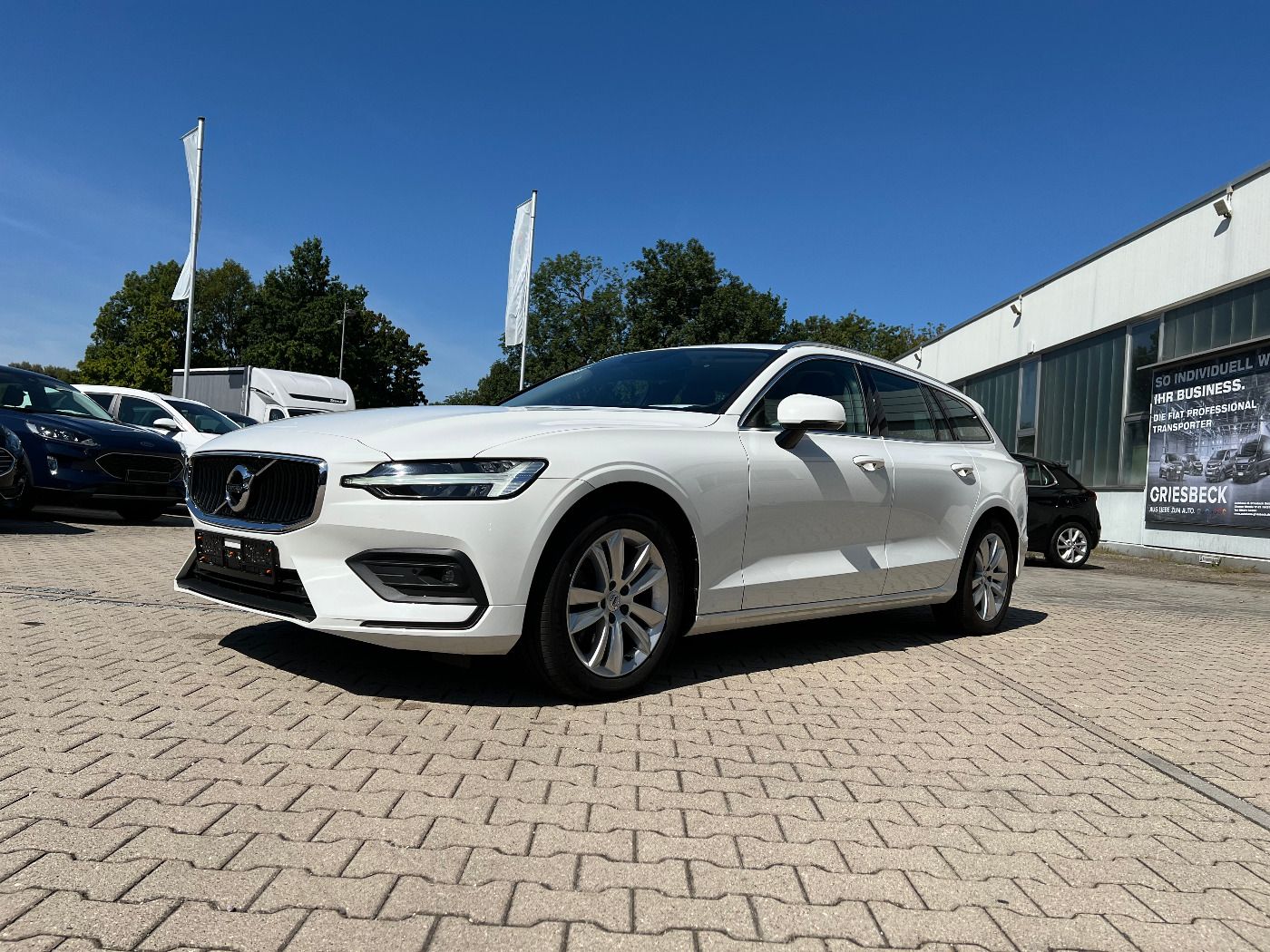 Volvo V60 Kombi B4 Momentum Pro *LED Navi ACC Leder*