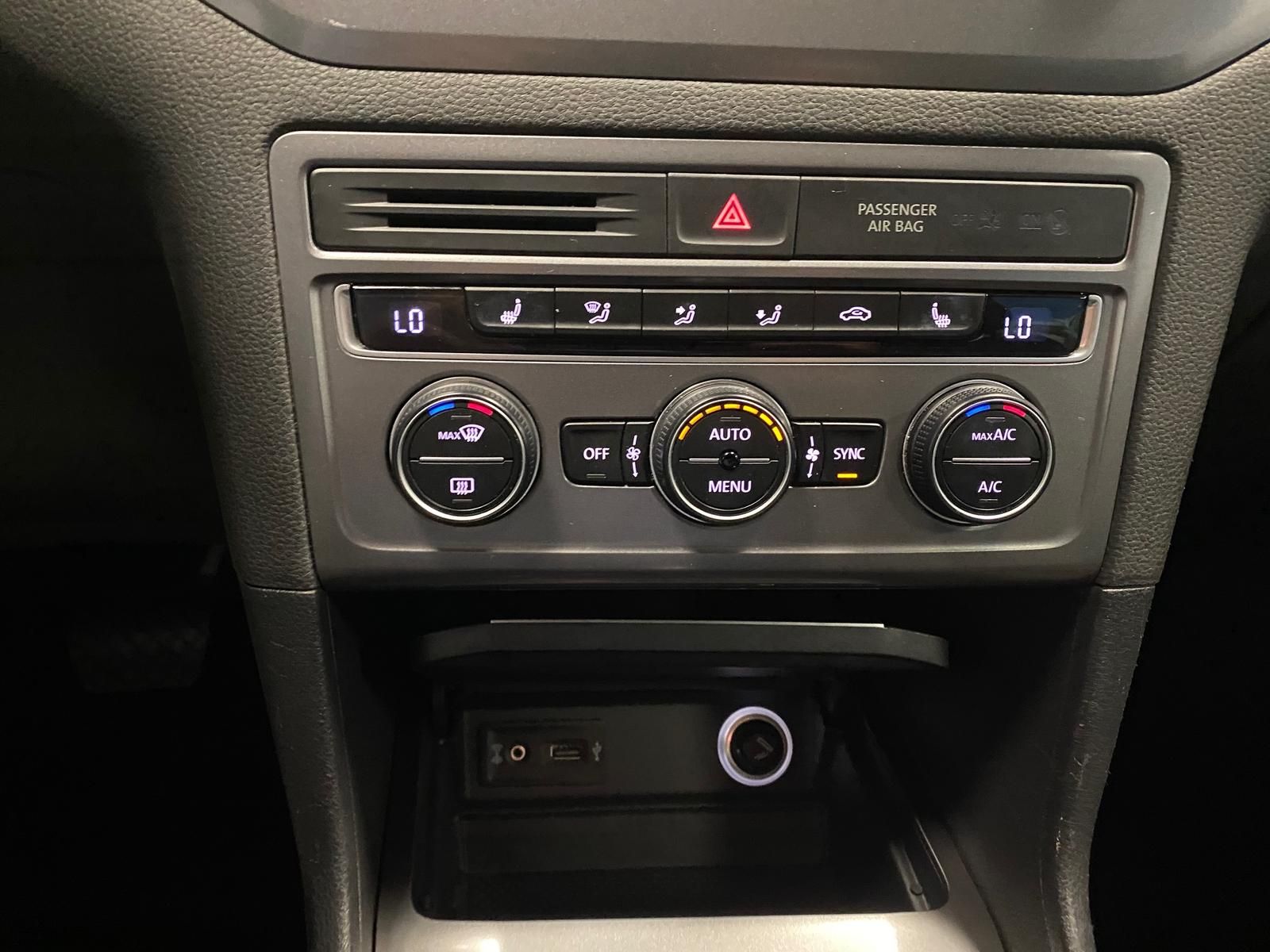Fahrzeugabbildung Volkswagen Golf VII SPORTSVAN 1.2 TSI+ACC+SITZHEIZ+GARANTIE
