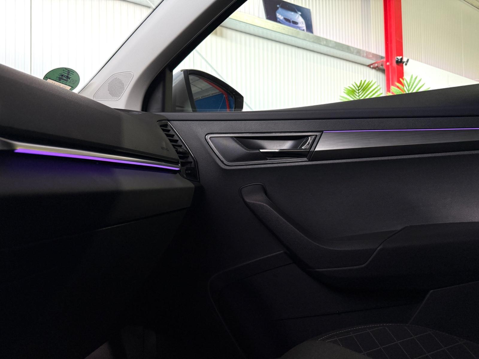 Skoda Karoq Ambition*KAMERA*AHK*ALLWETTER*CARPLAY*LED