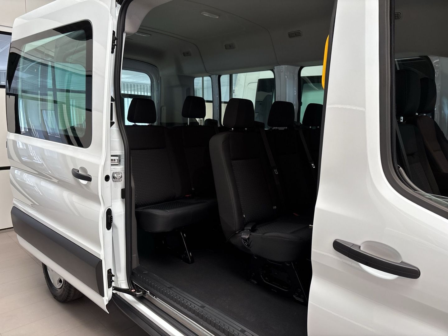 Fahrzeugabbildung Ford Transit Kombi 350 L3 Trend Automatik