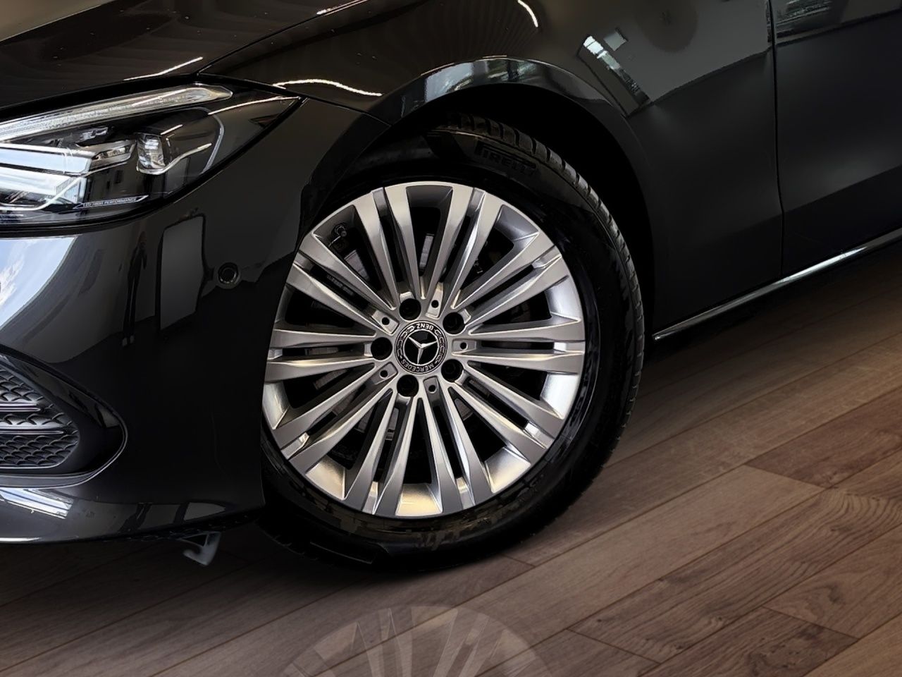 Fahrzeugabbildung Mercedes-Benz C 180 T AVANTG+AHK+TOTWIN+LHZ+KEYL+CARPL+AMBIEN+
