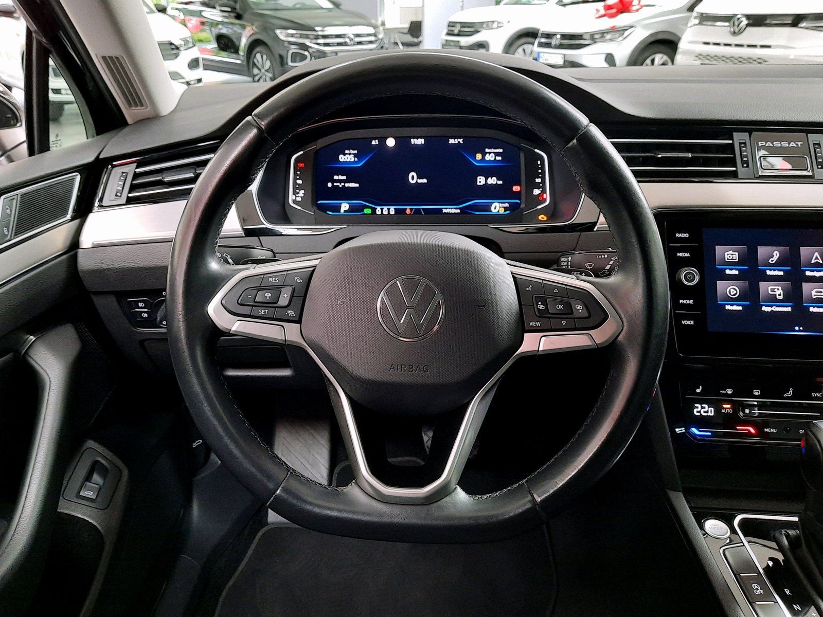 Fahrzeugabbildung Volkswagen Passat Variant Elegance TSI DSG *AHK*Navi*Cam*