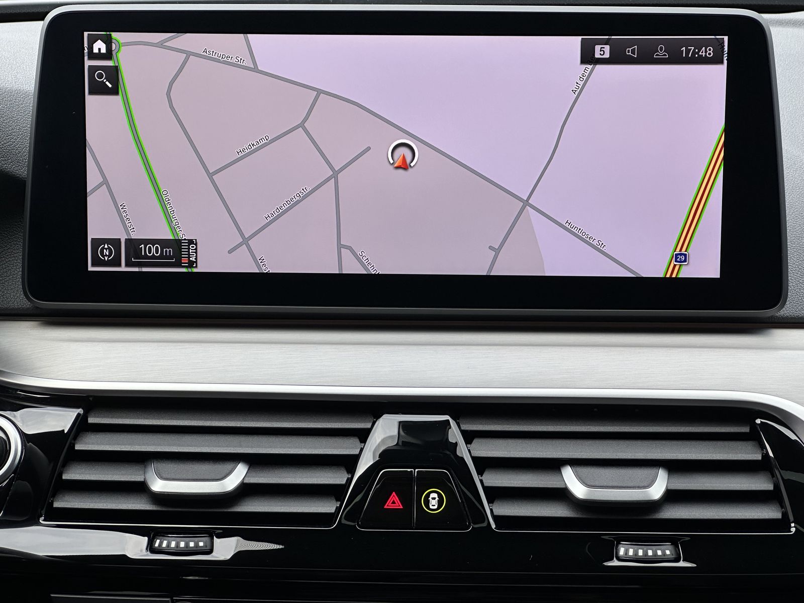 Fahrzeugabbildung BMW 520d Touring xDrive M-Sport NAV+LED+PANO+KAMERA