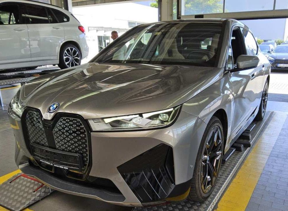 Image of BMW iX