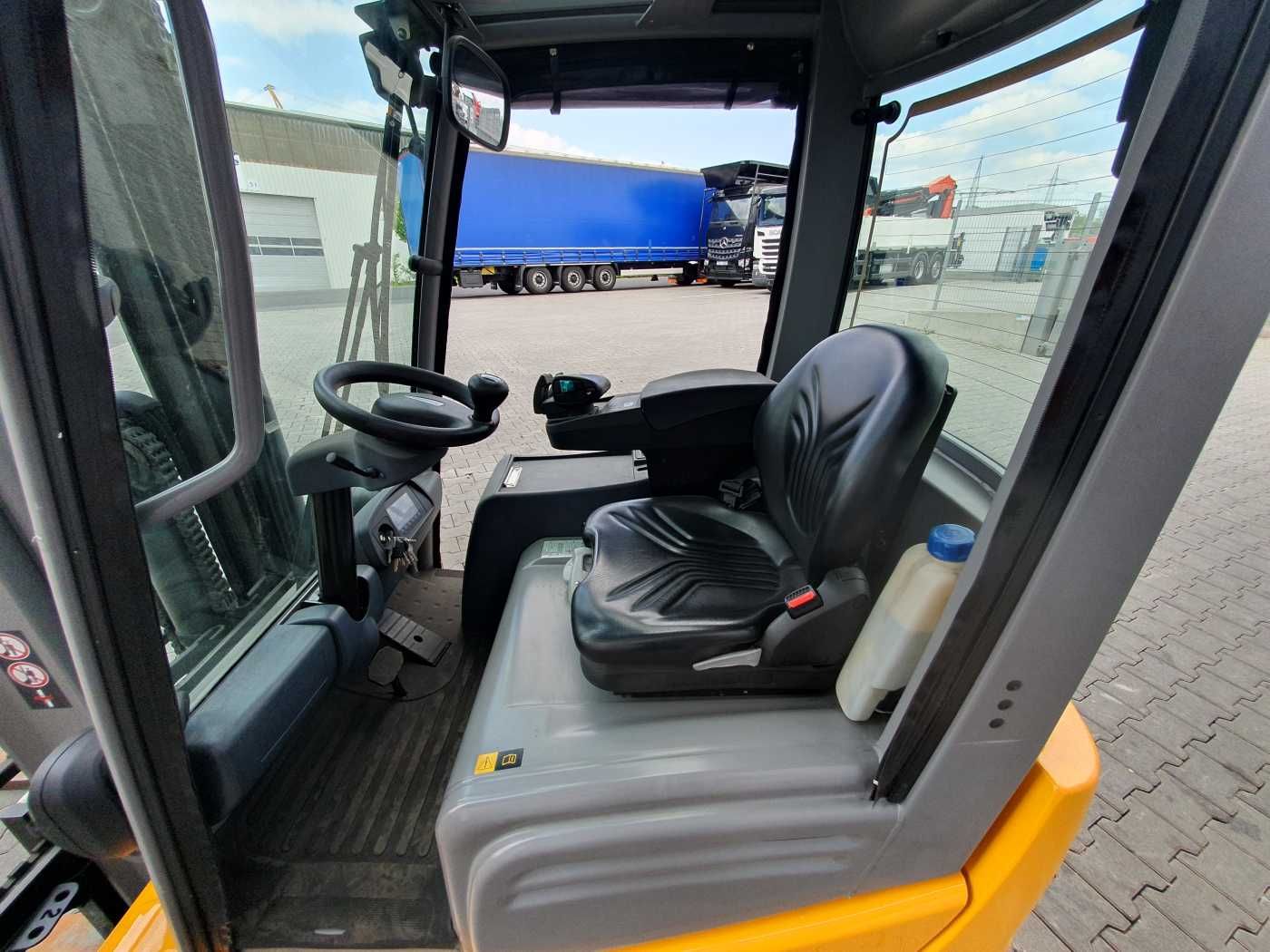 Fahrzeugabbildung Jungheinrich EFG 215 / Triplex: 4.25m! / SS / nur 1.368h!