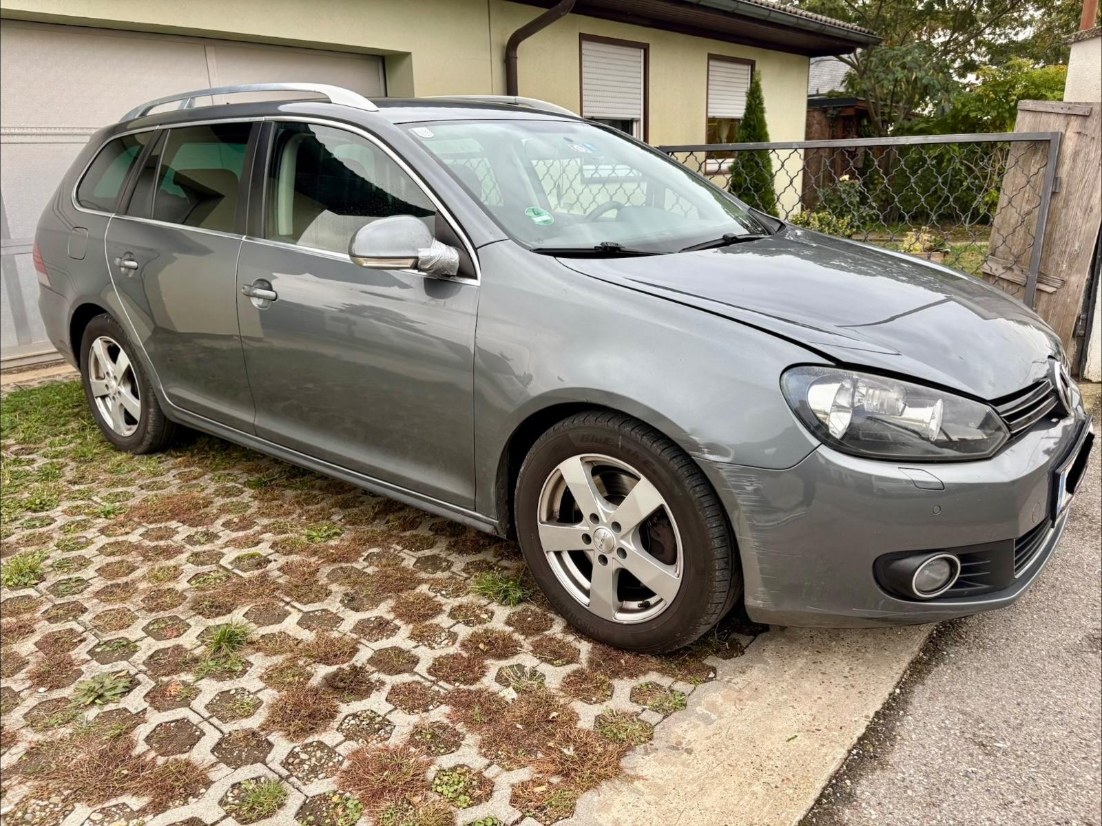 Volkswagen Golf 2011 — вигляд ззаду