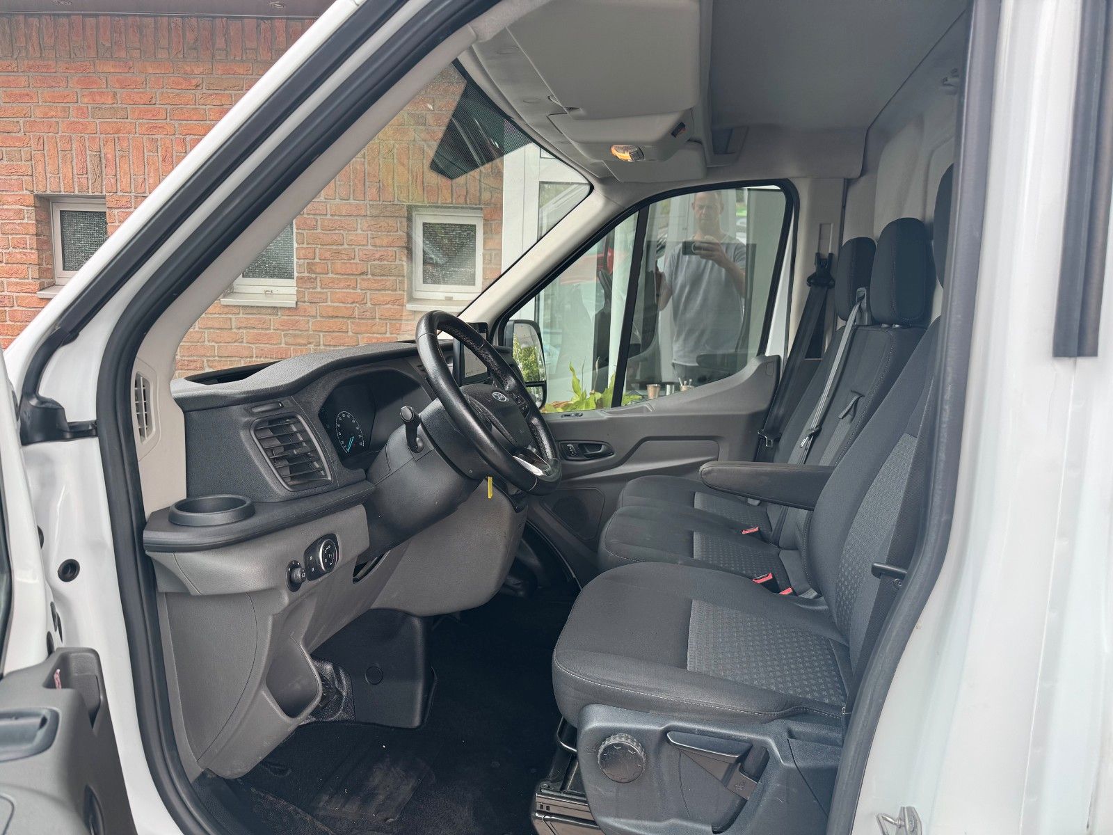 Fahrzeugabbildung Ford Transit Kasten 350 L4 H3 Navi/AHK/Klima/1.Hd