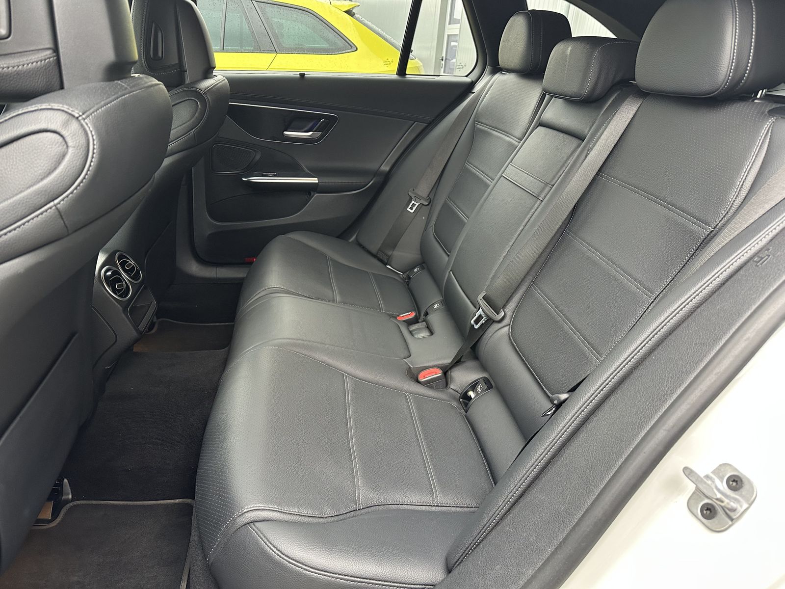 Fahrzeugabbildung Mercedes-Benz C 300e T Avantgarde Night-Paket NAV+LED+ACC+KAM