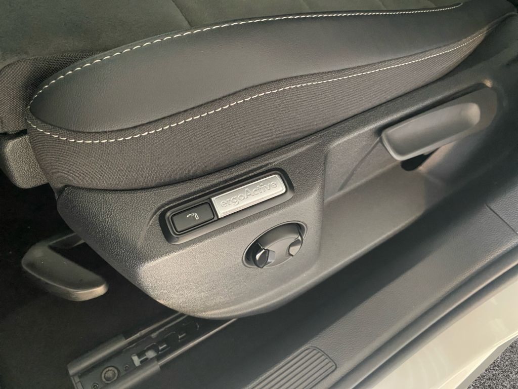 Fahrzeugabbildung Volkswagen T-Roc 1.5 TSI R-Line AHZV Anschlussgarantie