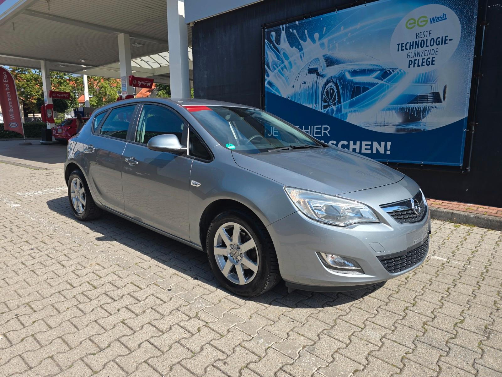 Opel Astra J Lim. 5-trg. Edition