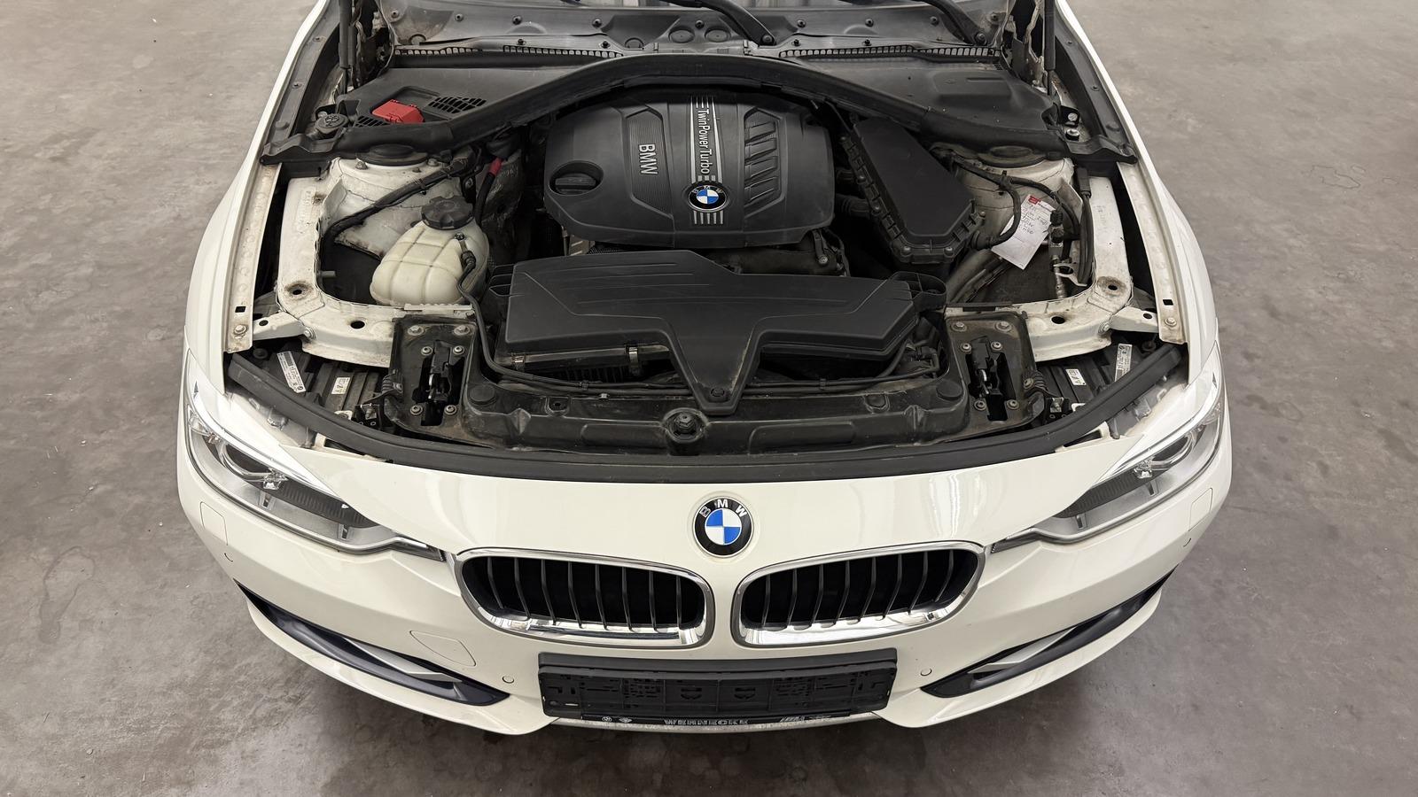 BMW 320 2012 — photo 11