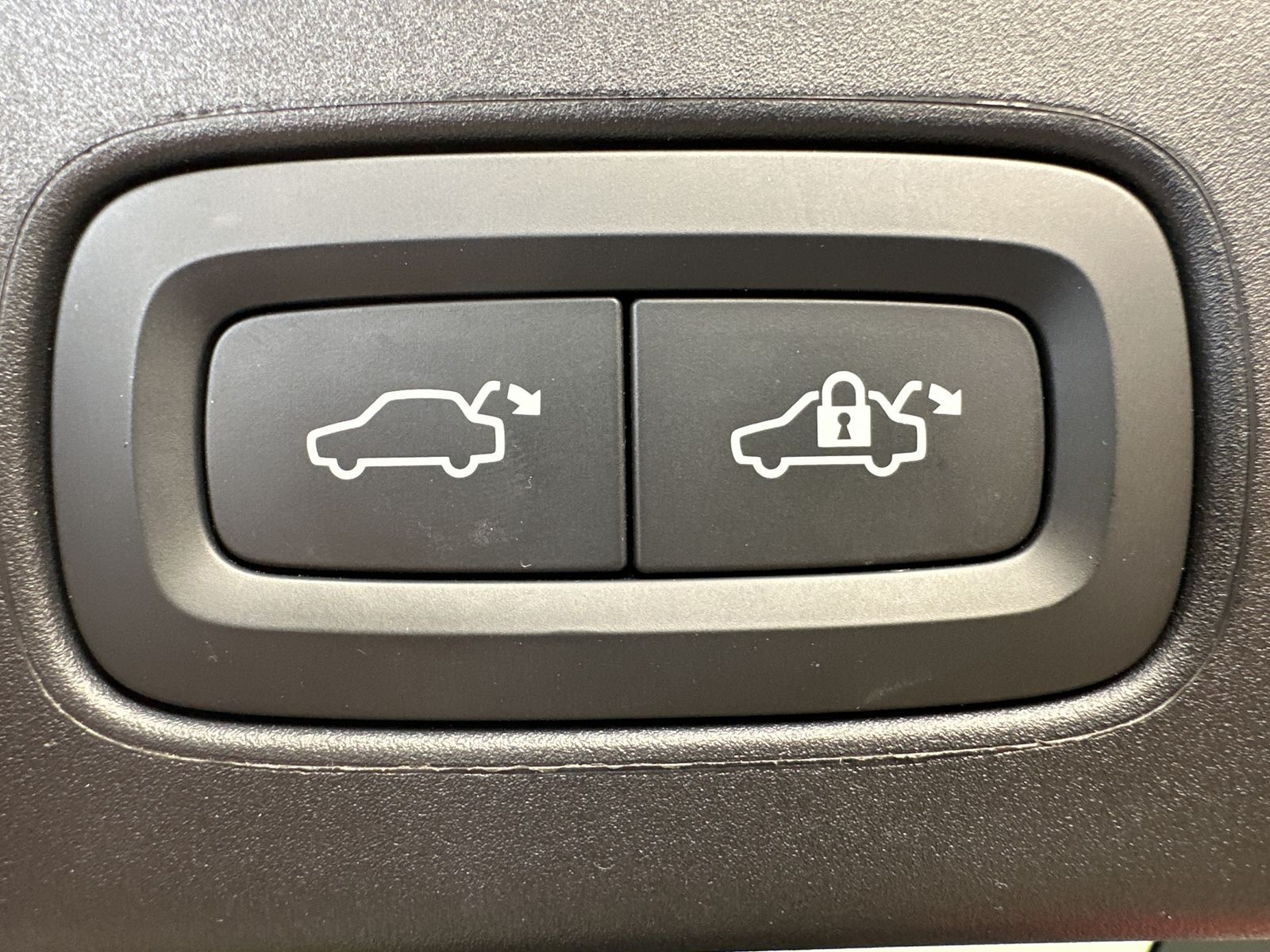 Fahrzeugabbildung Volvo V90 T8 AWD Inscription NAV+LED+360°+AHK+PANO+VC