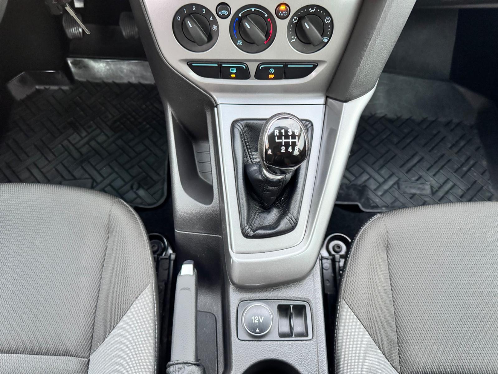 Ford Focus 2013 — photo 14