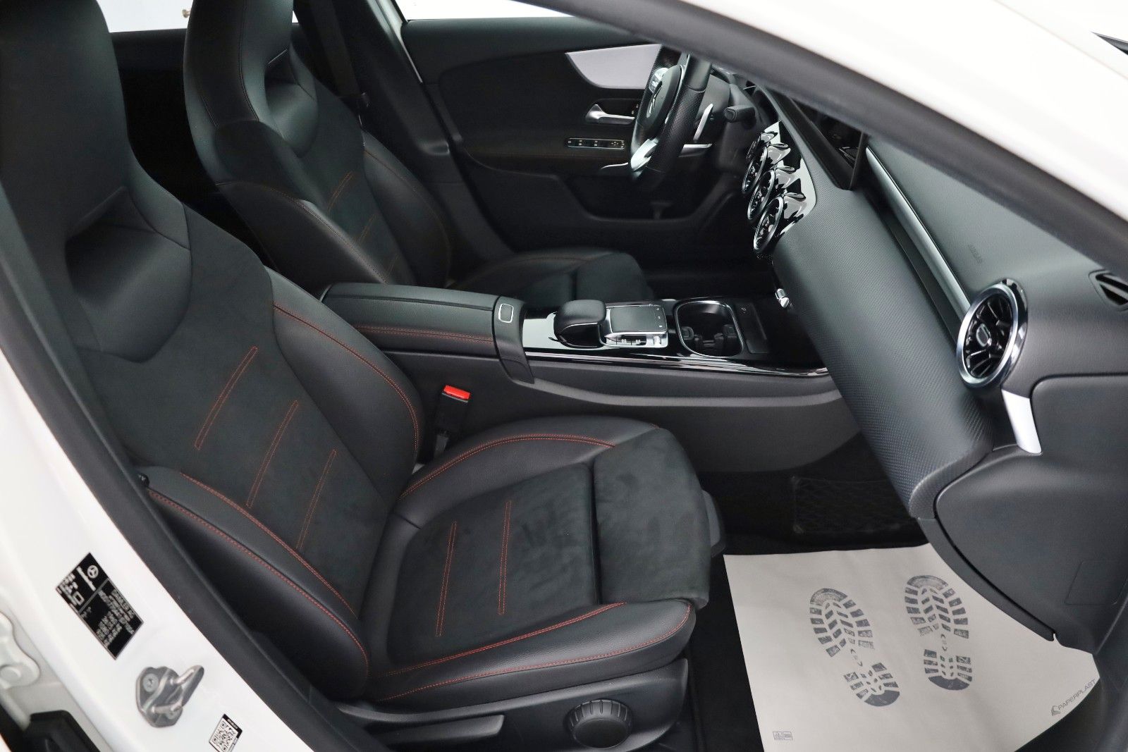Fahrzeugabbildung Mercedes-Benz A 220 AMG Line T.Leder,Navi,LED,Kamera,SH,SR+WR