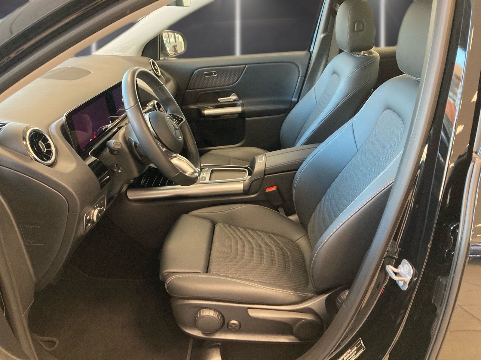 Fahrzeugabbildung Mercedes-Benz GLA 200 Progressive*AHK*Totwink*360°*LED*Easy-P*