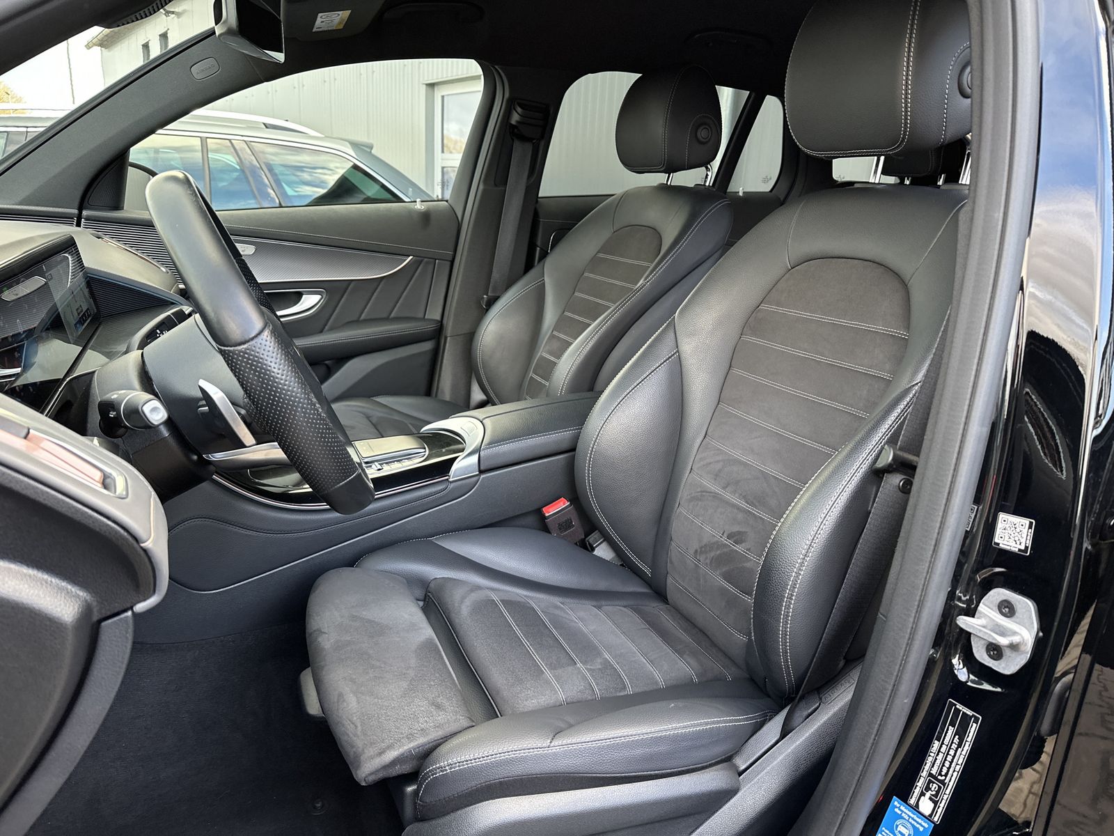 Fahrzeugabbildung Mercedes-Benz EQC 400 4Matic AMG-Line NAV+LED+19ZO+KEYLESS+1HD