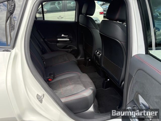 Fahrzeugabbildung Mercedes-Benz GLA 200 d AMG-Line 9G-Tronic Kamera/PDC/Sitzh.