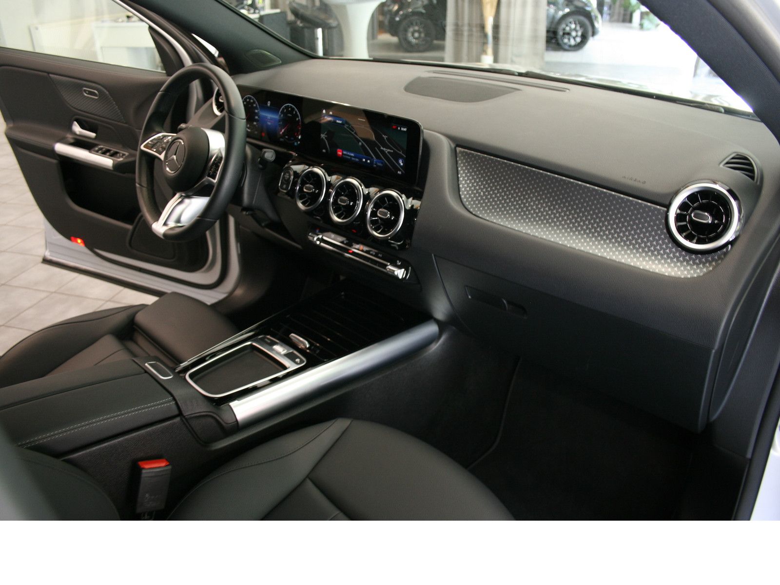 Fahrzeugabbildung Mercedes-Benz GLA 200 Progr. Advanced *getönte Scheiben*Kamera