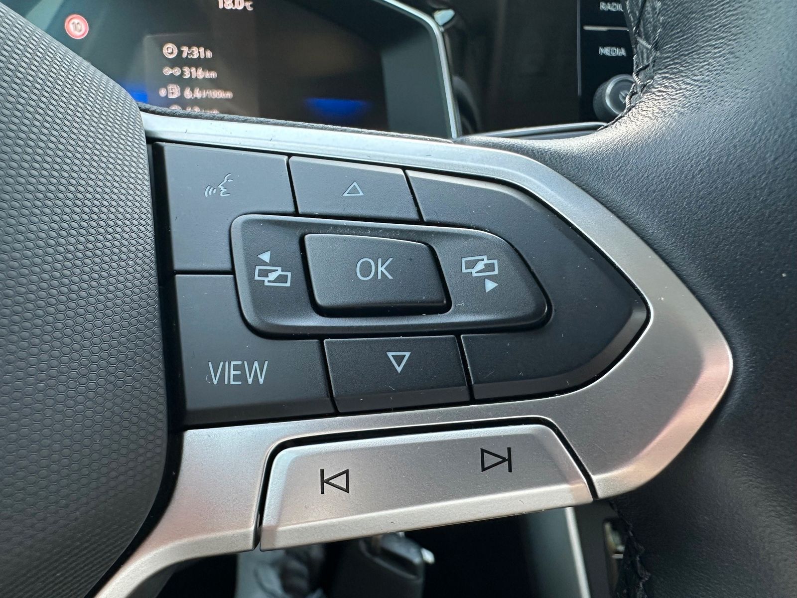 Fahrzeugabbildung Volkswagen Polo 1.0 TSI DSG GOAL NAV+LED+SHZ+ACC+CARPLAY