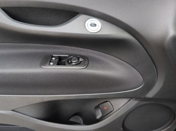 Fiat 500e Red 42kw Kam.+KeyLess+SHZ+PDC+SoundSys+AUT