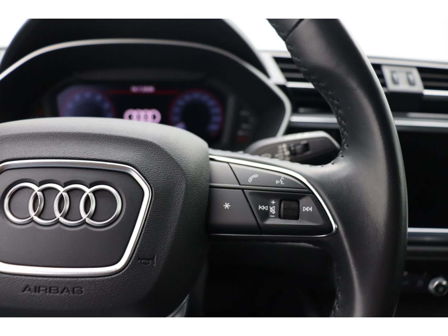 Fahrzeugabbildung Audi Q3 35 TFSI S line Digi Cockpit AHK 3-Zonen-Klima