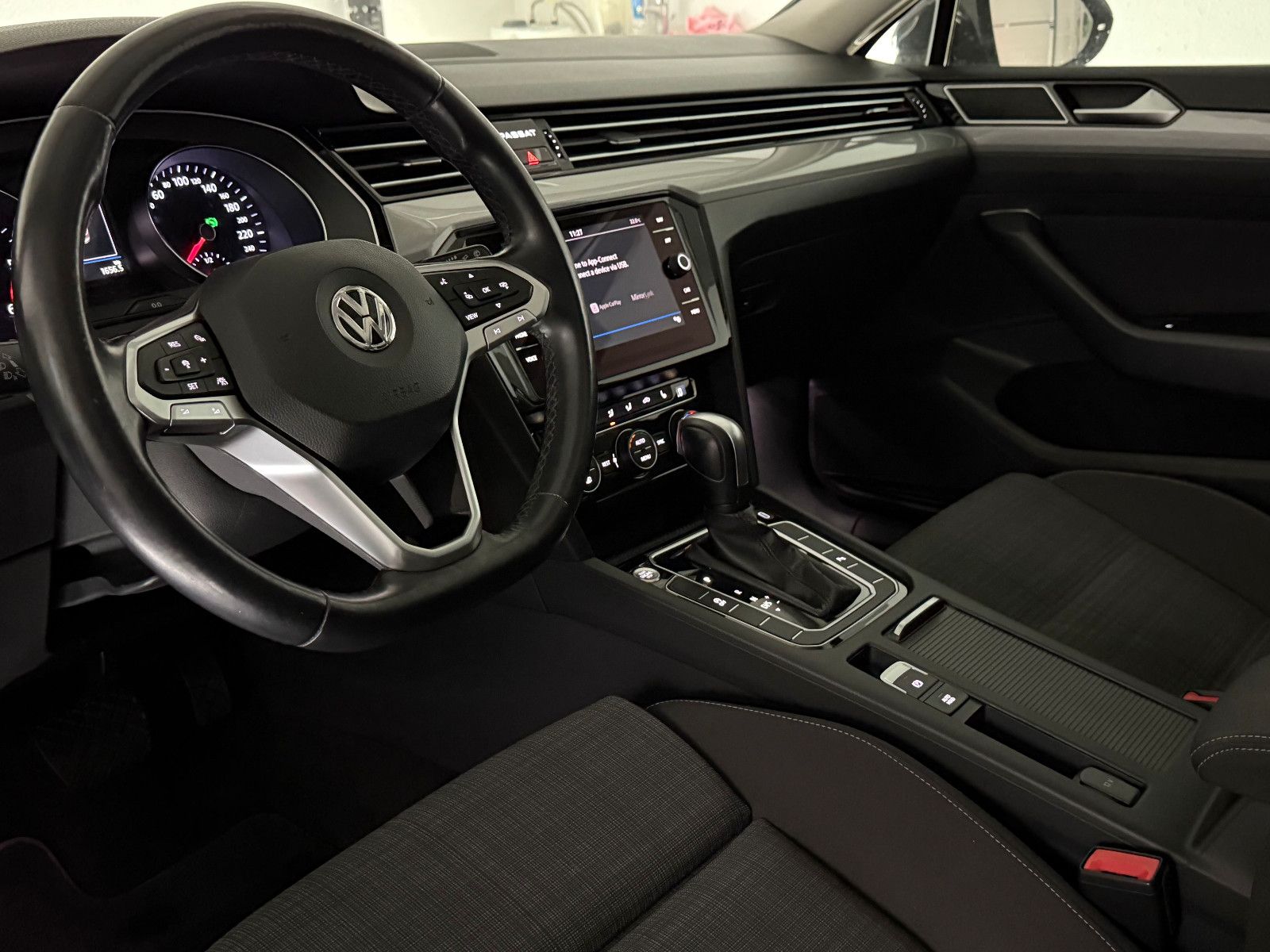 Fahrzeugabbildung Volkswagen Passat Variant 2.0 TDI Aut./MASSAGE/KAMERA/ACC