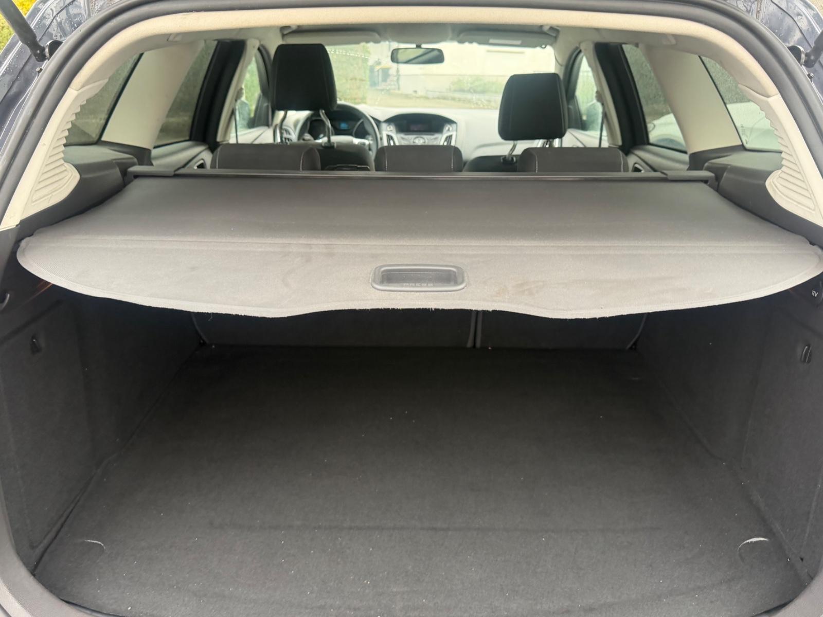 Ford Focus 2012 — photo 35