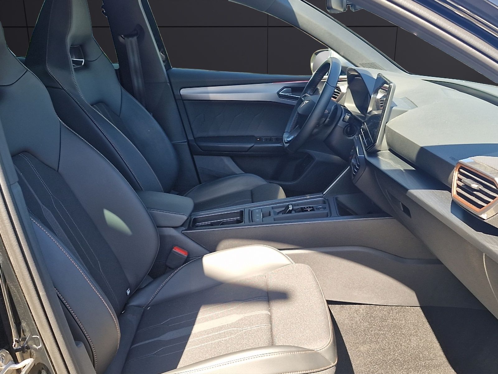 Fahrzeugabbildung CUPRA Leon Sportstourer VZ 4Drive LED Navi ACC SHZ RFK