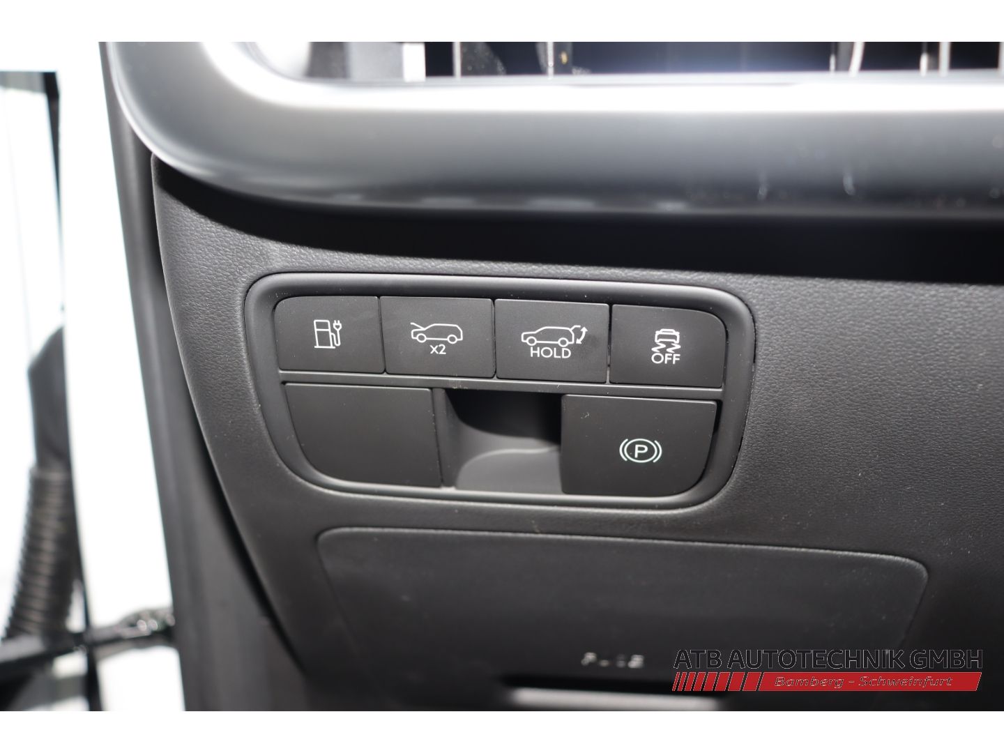 Fahrzeugabbildung Hyundai IONIQ 9 6-Sitzer MY26 UNIQ 110 kWh 307 PS PANO-D