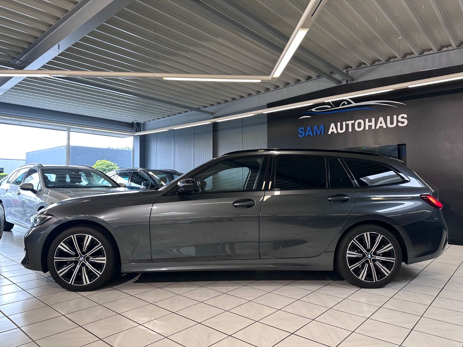 BMW 318d Touring Sport Line /LED/SHADOW/NAV/PDC/SHZ/ imagem 3