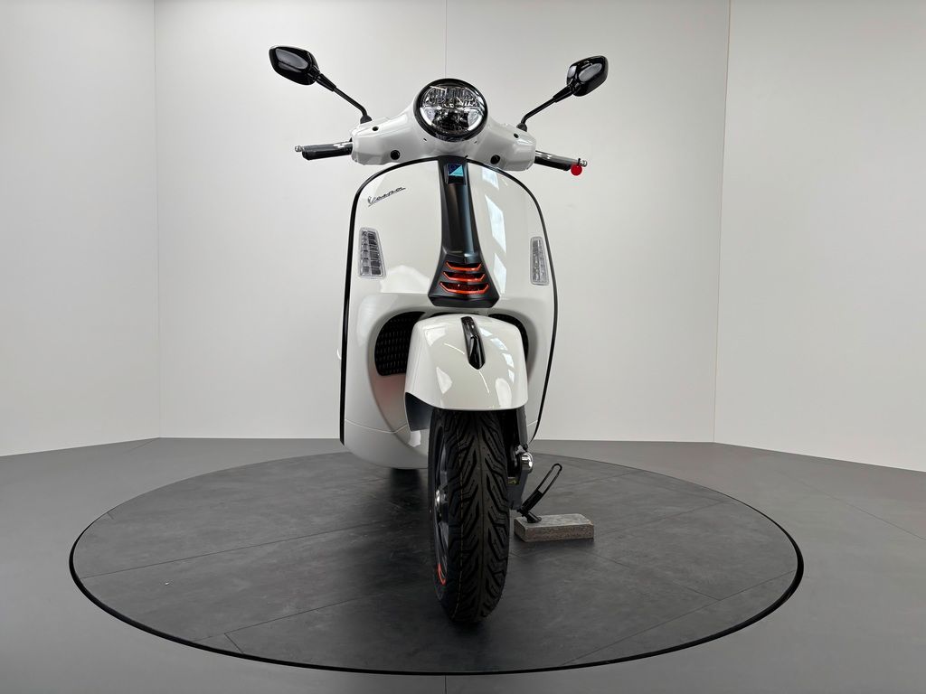 Fahrzeugabbildung Vespa GTS 310 SuperSport E5+ *NEUFAHRZEUG