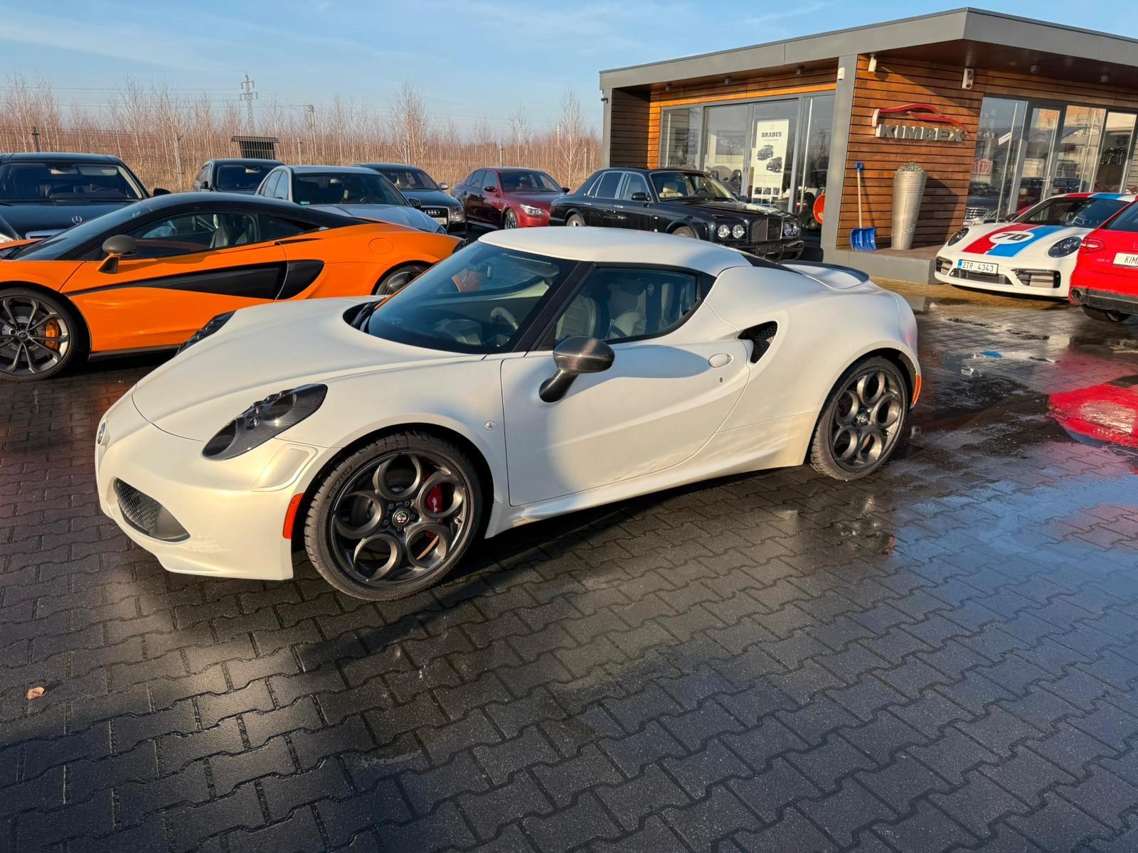 Alfa Romeo 4C Limited LAUNCH EDITION NEU + SPIDER Yellow !