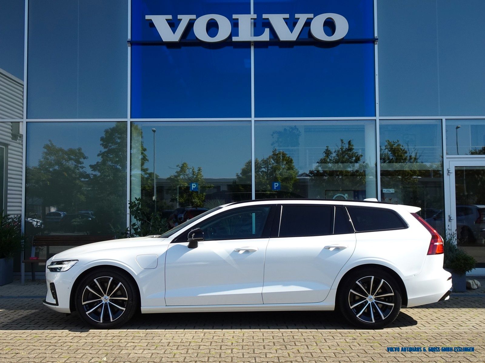 Volvo V60 T8 AWD Recharge Ultimate Dark foto 4