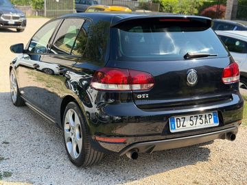 Volkswagen Golf - 10