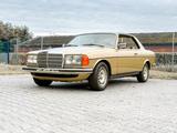 Mercedes-Benz CE 230*1-(CLASSIK-DATA)*TEMPOMAT*KLIMAAUTOMATIK* - Mercedes-Benz Coupé aus dem Jahr 1982