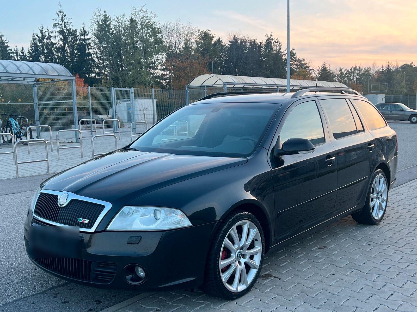 Skoda Octavia 2008 — rear view