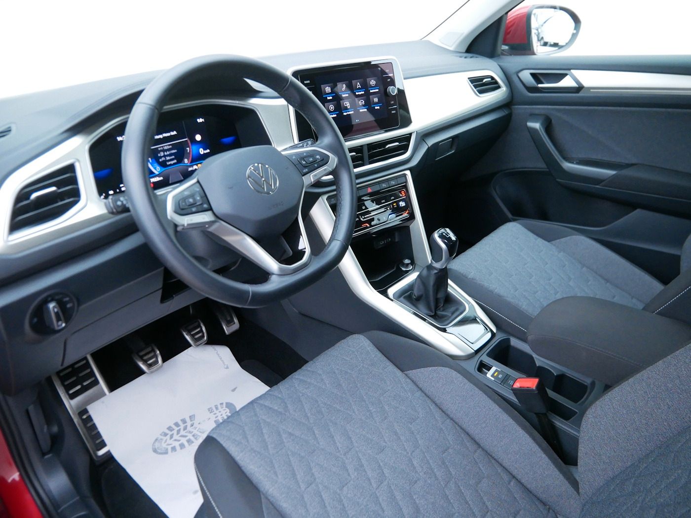 Fahrzeugabbildung Volkswagen T-Roc 1.0 MOVE NEU38T AHK Standheiz ACC LED SHZ