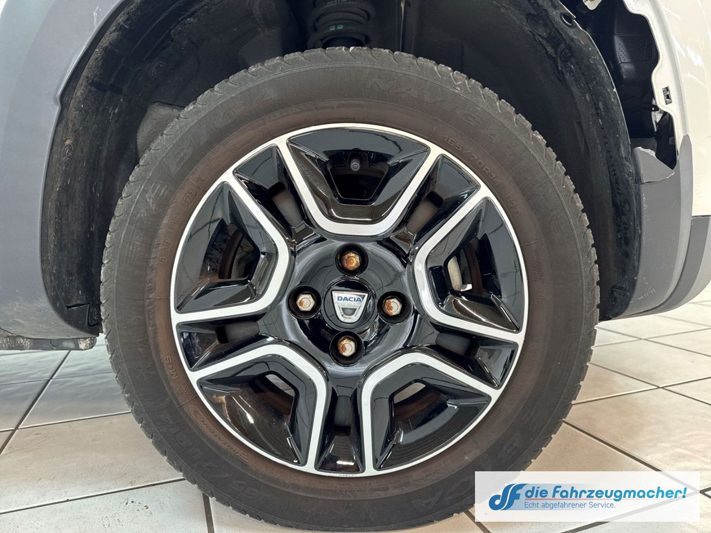 Fahrzeugabbildung Dacia Spring Electric Comfort Plus *FRONTSCHADEN