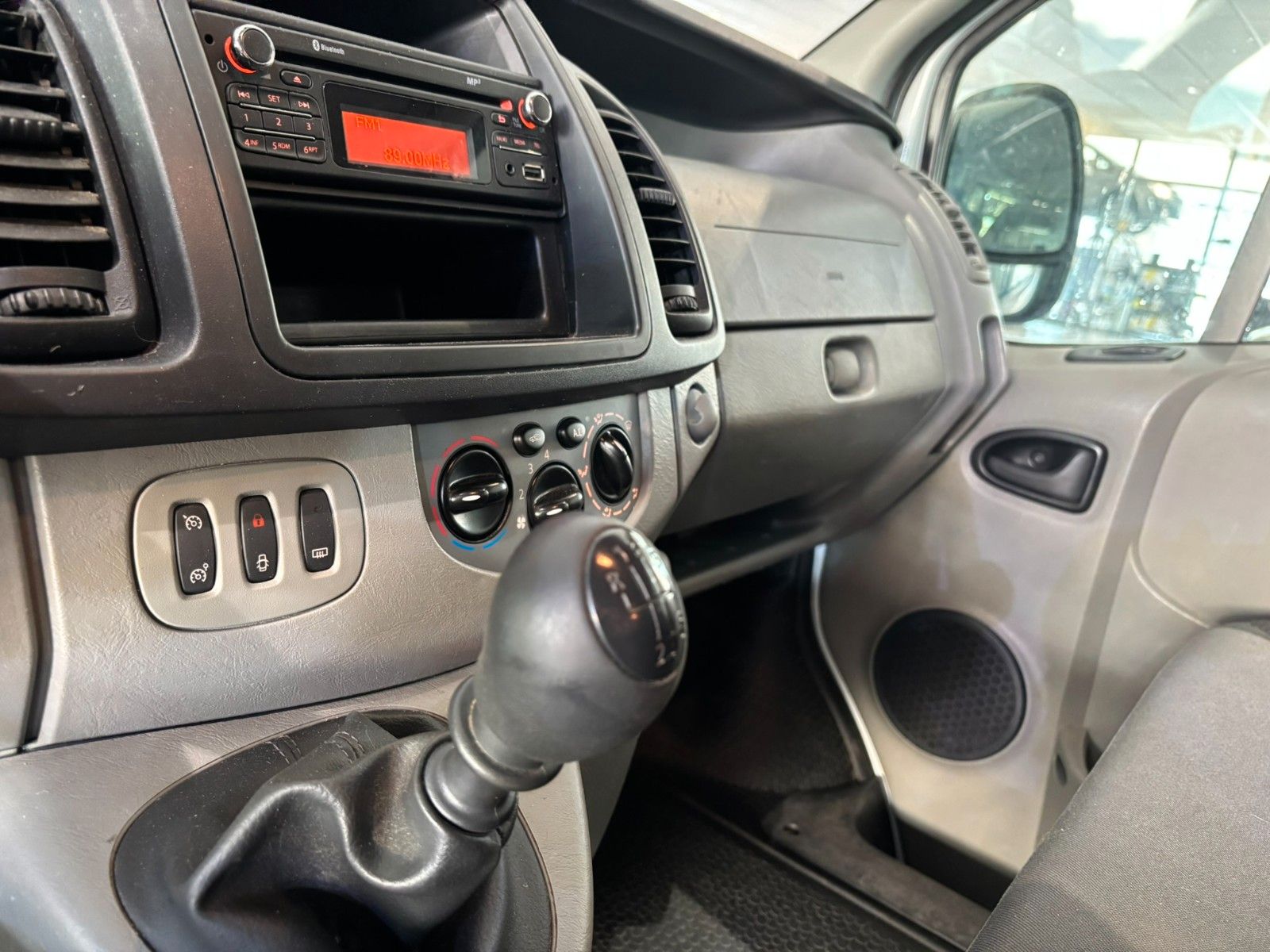 Fahrzeugabbildung Opel Vivaro 2.0D Kombi L1H1 9-SITZE/KLIMA/ALU/SolarPr