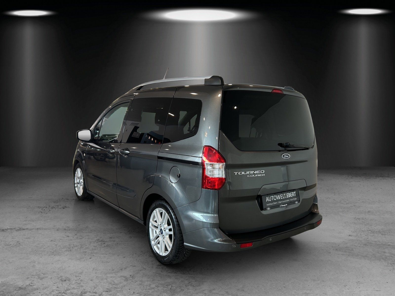 Fahrzeugabbildung Ford Tourneo Courier Titanium