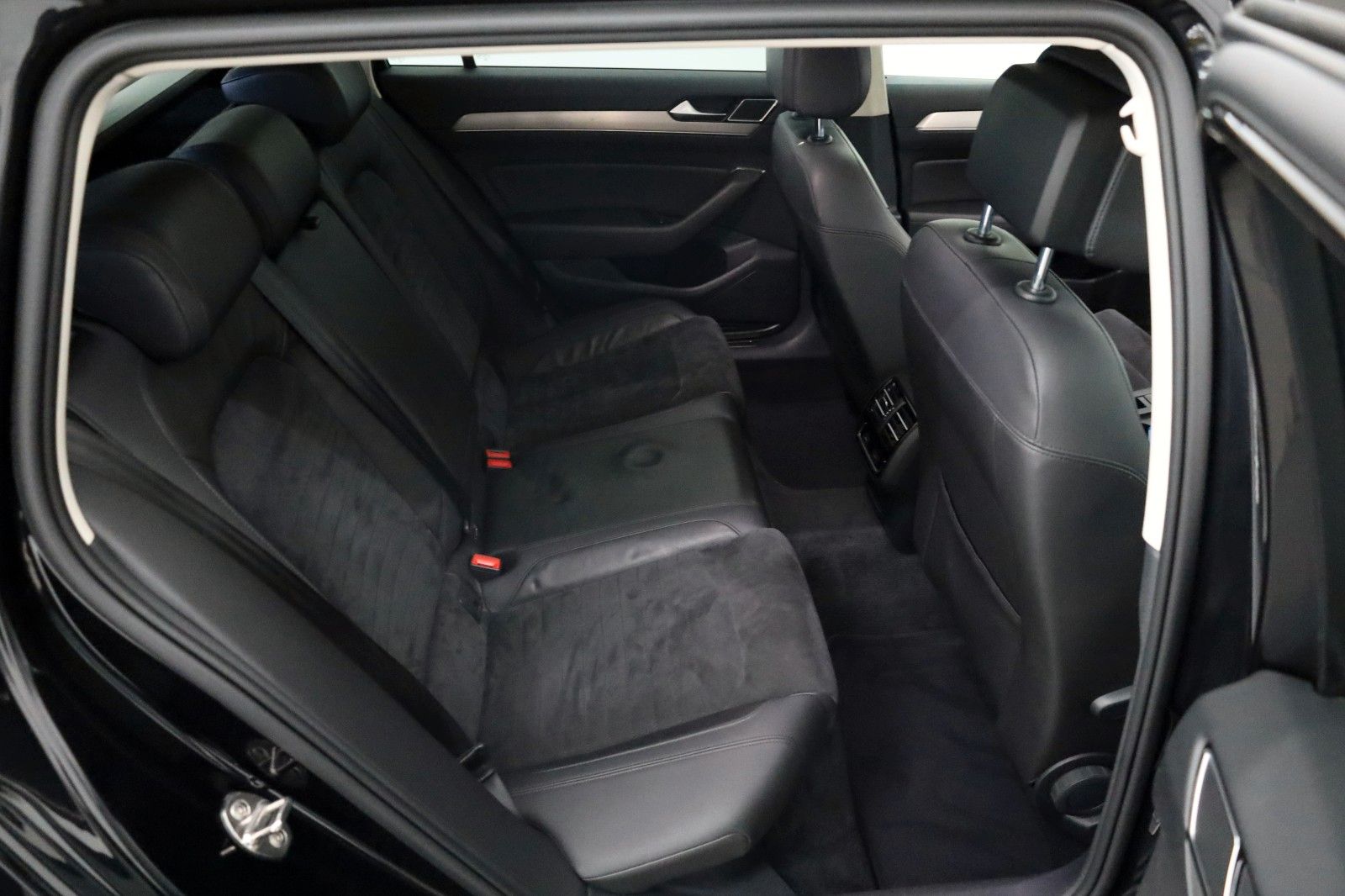 Fahrzeugabbildung Volkswagen Passat Variant Highline T.Leder,Navi,LED,Massage