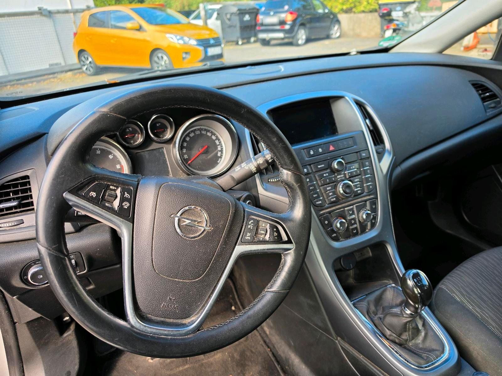 Opel Astra 2015 — photo 8